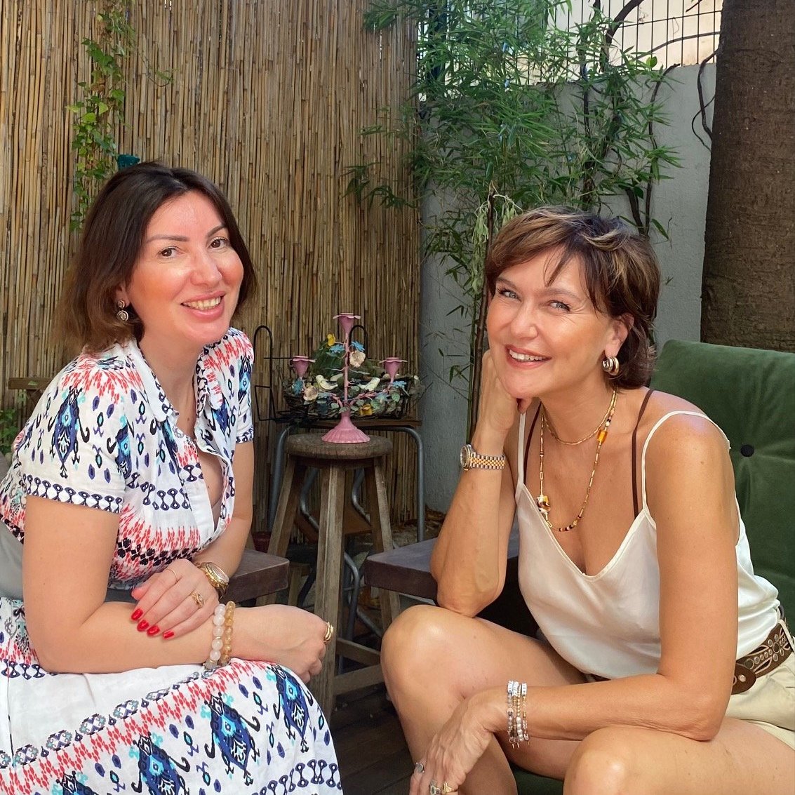 Şevval Sam, Mine Ayman'ın Pal Nostalji’de sunduğu “Enikonu Sohbet” adlı programına konuk oldu! sozmuzik.com/mine-ayman-ve-… #şevvalsam #mineayman  #sözmüzik