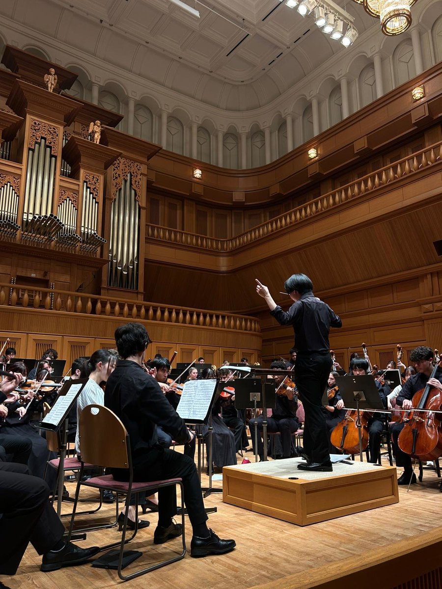 gidaioke's tweet photo. 🎻6月27日(金)
フロリダ・シンフォニー・ユース・オーケストラの皆さんと合同演奏を行いました!
リハーサルが英語で行われたり、隣で演奏したり、交流会を開いたり…国境を越えて一緒に演奏会を作り上げた1日は、とても貴重な経験でした!!✨本当に楽しかったです!!!
#fsyo #岐大オケ https://t.co/QeBPbjxaoz