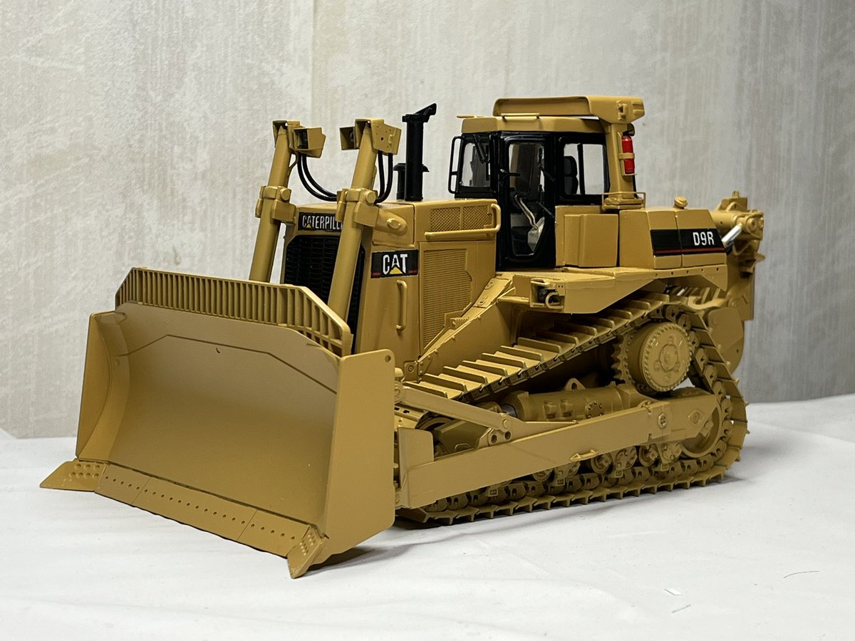 元キットは拾い画像です🤣
イスラエルの魔改造車を元に戻しました🤣
#元キットと比べてみましょう