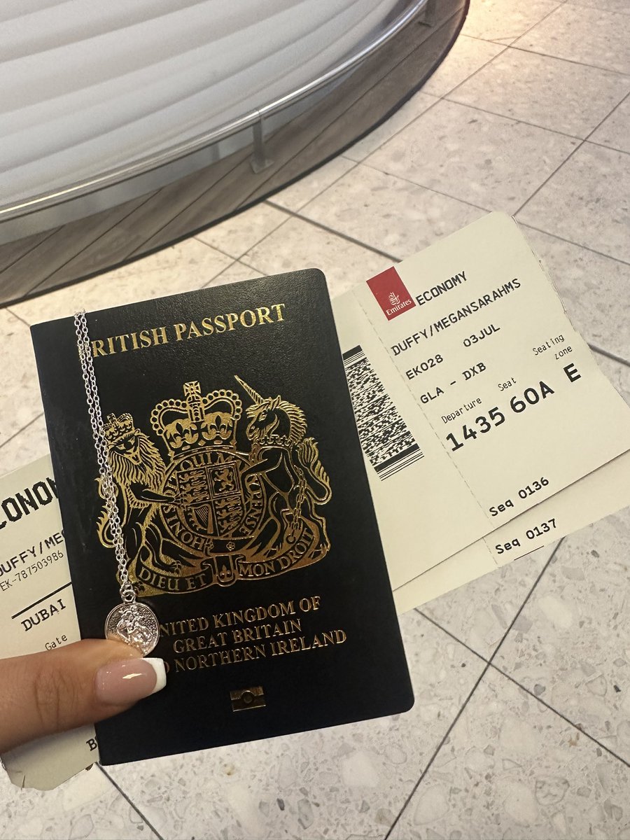 MissDuffyy's tweet photo. Time to go see the world🌍🦘

Let’s pray I have a job to return to 🙏🏻 https://t.co/jyfBENSuOH
