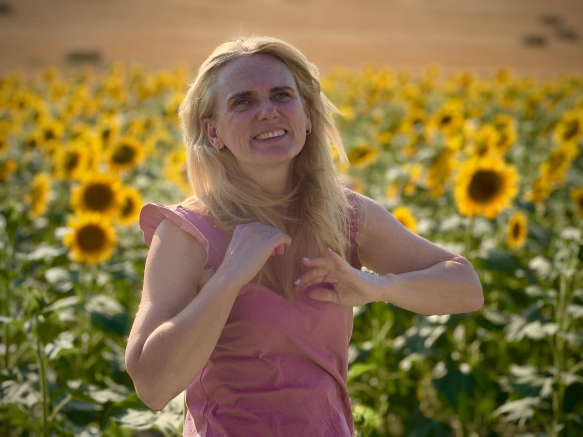 ndelsaz's tweet photo. ?Quién puede resistirse a un campo de girasoles como este? Así que paramos el coche para hacer una sesión de fotos bonitas… #fotos #aciegas #verano #girasoles #sunflowers #andalucia https://t.co/OwqJL5Qij0