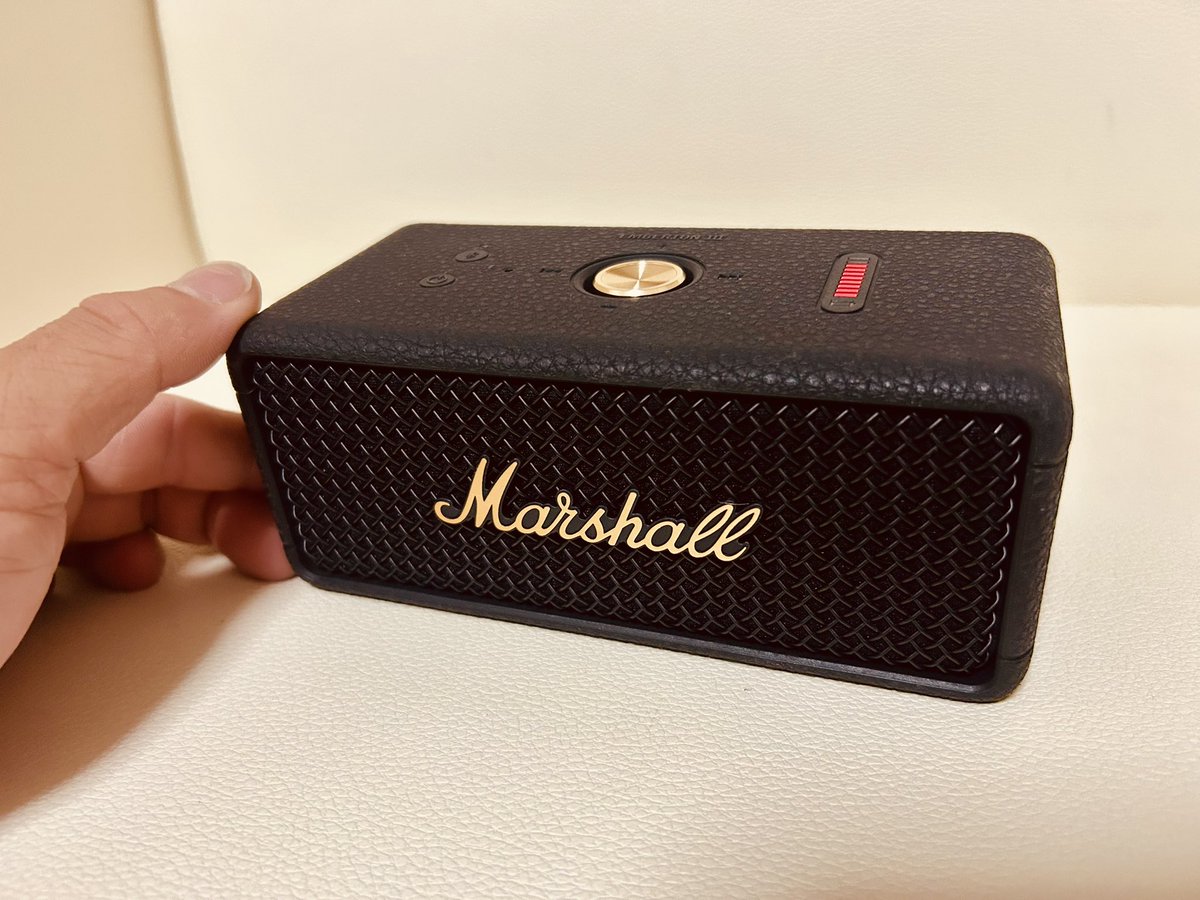 NellfinJ's tweet photo. これはやばすぎ！！！！
クソエモ！！！！
バンドマンとか関係なく、音楽好きな絶対買うべきって感じ！！
もうほぼアンプですこれ😳
さすがマーシャル💪💪 https://t.co/4WbXCsxdh9