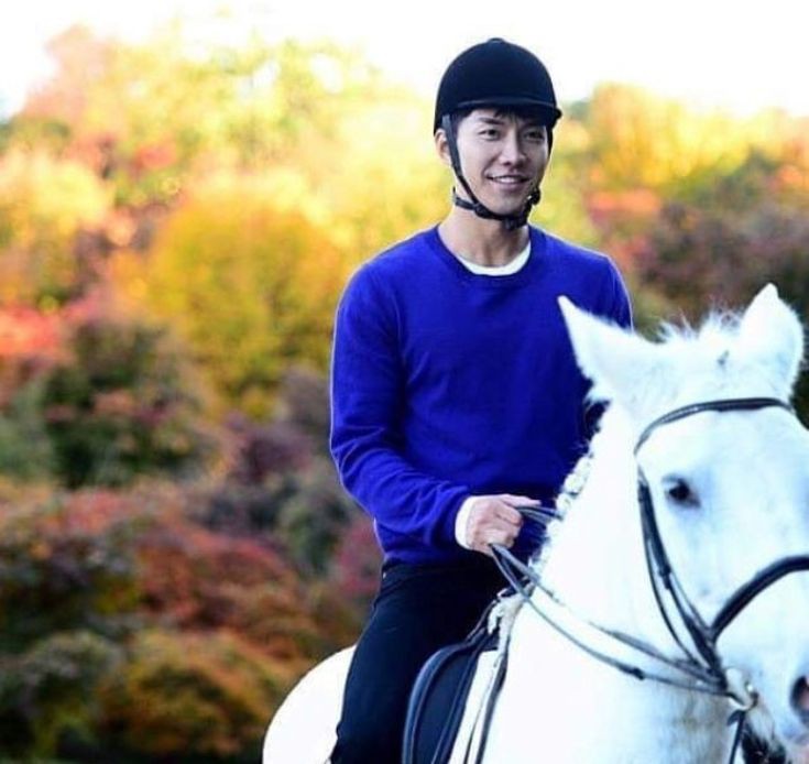 Day 141 waiting for Seung Gi casting news

Pangeran berkuda putih 🏇

#LeeSeungGi #이승기