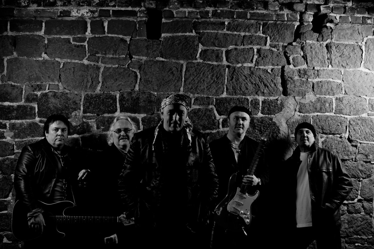 On Thu, Jul 3, at 4:15 AM, and at 4:15 PM (Pacific Time), we play 'Dont give a monkey a gun' by Loosehounds <a href="/Loosehounds1/">Loosehounds</a> Lonelyoakradio.com #LOnelyOakradio #Indieshuffle Classics show