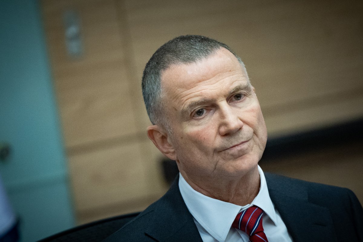 yplesner's tweet image. עכשיו גם האוצר מבהיר: עקרונות חוק הגיוס שמקדמים בכנסת לא רק שלא יביאו אף חייל חרדי לשירות משמעותי, אלא גם יגרמו לפגיעה כלכלית קשה במשק.
המתווה שעליו מדבר יולי אדלשטיין נשען על ההסכמות שאליהן הגיעו ערב המלחמה עם איראן. הן הוצגו כפשרה היסטורית, אבל זו רק מראית עין ובפועל יקלו מאוד…