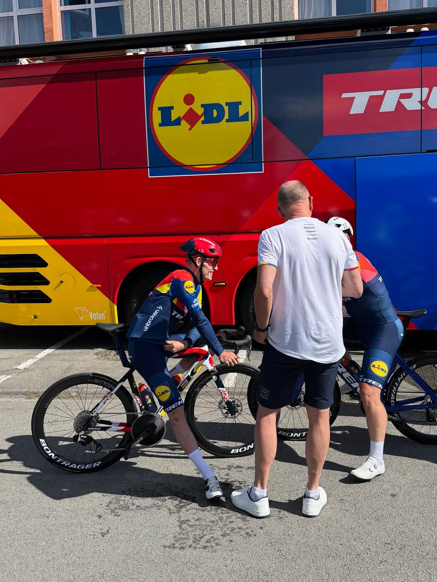 Viðskiptamoli vikunnar 😗
Íslenska fyrirtækið Unbroken hefur gert þriggja ára samstarfssamning við Lidl-Trek sem er eitt fremsta hjólreiðalið heims og er að hefja leika í Tour De France í dag.
Samningurinn felur meðal annars í sér
📦 Dreifing í 7.200 Lidl verslanir og 5.000 TREK
