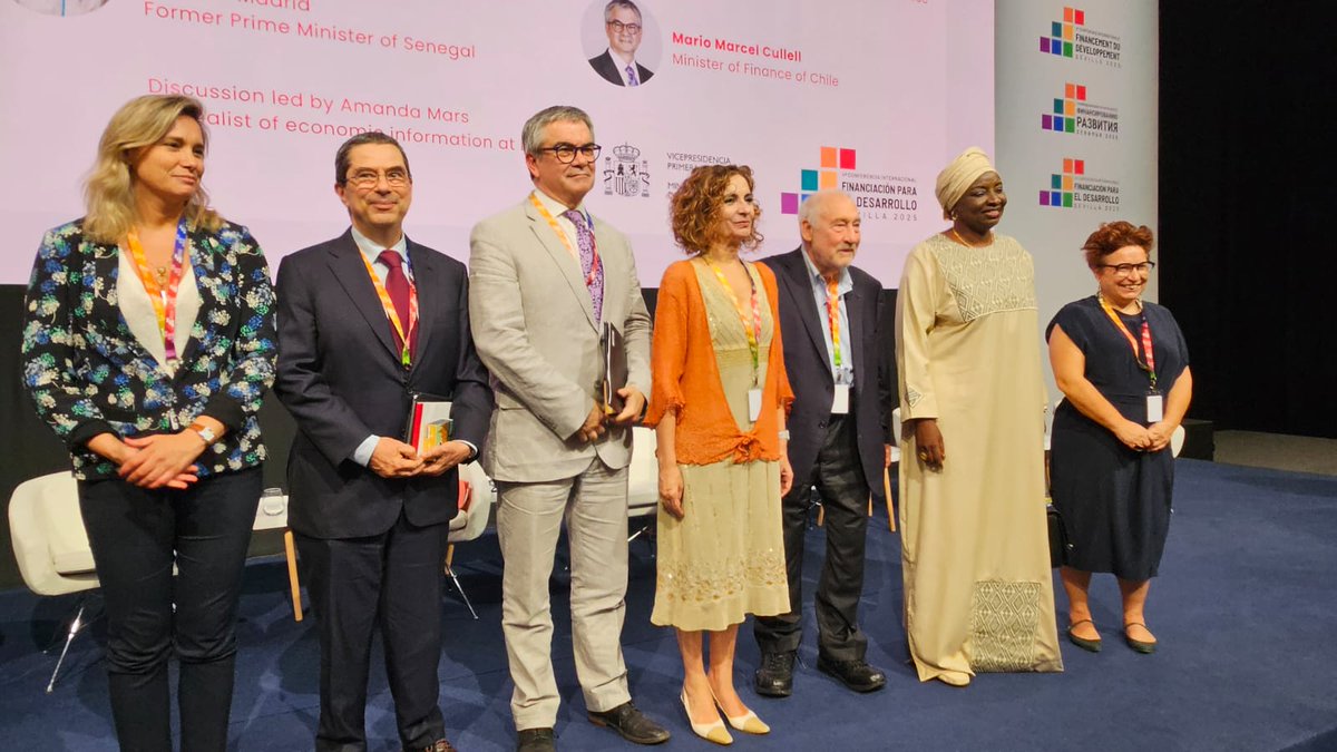 María Jesús Montero (@mjmonteroc) on Twitter photo Hoy hemos mantenido un inspirador y fructífero debate sobre la necesidad de avanzar hacia un modelo fiscal global más progresivo, más justo y eficiente para reducir la desigualdad. Gracias a <a href="/JosephEStiglitz/">Joseph E. Stiglitz</a> <a href="/mariomarcelc/">Mario Marcel Cullell</a> <a href="/aminatatoureklk/">Aminata TOURE</a> por sus reflexiones en el #FFD4Sevilla. Hoy hemos mantenido un inspirador y fructífero debate sobre la necesidad de avanzar hacia un modelo fiscal global más progresivo, más justo y eficiente para reducir la desigualdad. Gracias a <a href="/JosephEStiglitz/">Joseph E. Stiglitz</a> <a href="/mariomarcelc/">Mario Marcel Cullell</a> <a href="/aminatatoureklk/">Aminata TOURE</a> por sus reflexiones en el #FFD4Sevilla.