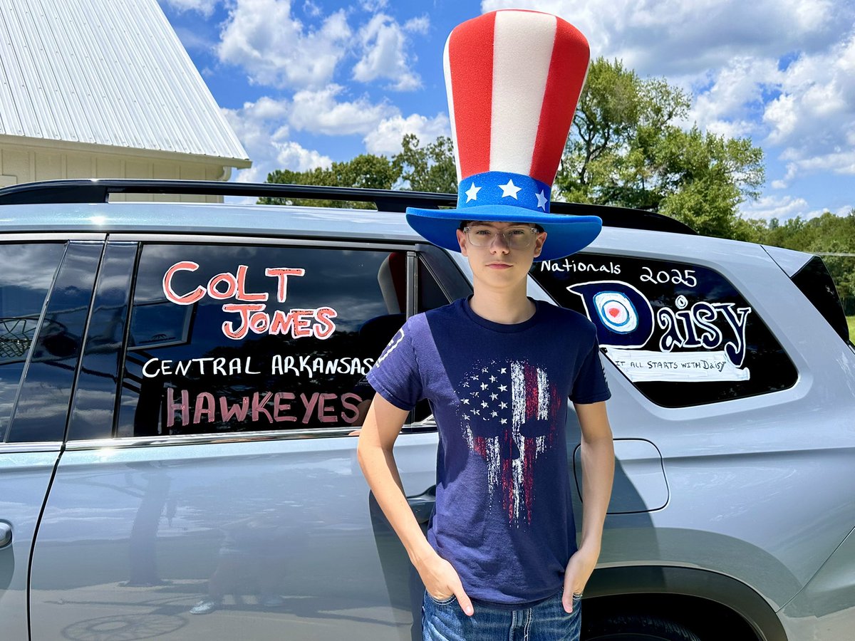 DaisyRifles's tweet image. Good Morning! Finally a moment to post a few pics from the Daisy Nationals. 1. Come and Take It T-shirt. 2. A competitor being interviewed by the local news. 3. 2025 Daisy Hall of Fame inductee Harlan Hilleson accepts his plaque. 4. One of the kids posing by his vehicle.