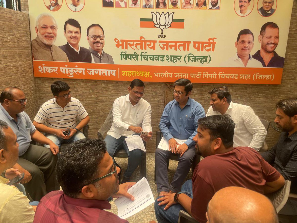 pcmchsgsociety's tweet photo. #UnclogHinjwadiITPark Petition Signatures Movement is Trending

#UnclogHinjwadiITPark याचिकेवर सह्यांची मोहीम सध्या चर्चेत
०३.०७.२०२५ रोजी हिंजवडी आयटी कर्मचाऱ्यांनी आमदार @iShankarJagtap यांच्याकडे पारंपरिक उपायांऐवजी खात्रीशीर उपायांची मागणी केली होती.
त्यानुसार, आज महाराष्ट्र विधानसभेच्या पावसाळी अधिवेशनात त्यांनी ४ प्रश्न विचारले, ज्यावर मंत्र्यांनी एकत्रित बैठक घेऊन तोडगा काढण्याचे आश्वासन दिले आहे.
१. त्यांनी हिंजवडी नागरिक आणि आयटी कर्मचाऱ्यांच्या याचिकेचा विशेष उल्लेख केला आहे.
२. आयटी पार्कसाठी स्वतंत्र रिंग रोड.
३. वाहतूक समस्येचे निराकरण आणि आयटी पार्कच्या पायाभूत सुविधांच्या व्यवस्थापनासाठी एक प्राधिकरण (अथॉरिटी).
४. शहरी स्मार्ट वॉर्डमधील असमान पदपथ आणि कॅरेज वेची रुंदी.
महाराष्ट्र शासनाकडून सर्वोत्तम उपाययोजना आणि प्रस्तावाची अपेक्षा आहे. शंकरजी, त्याबद्दल आपले धन्यवाद.

03.07.2025 Hinjawadi IT Employees had presented and requested MLA @iShankarJagtap for an assured solution than traditional fix. 

Hence today in Maharashtra assembly Monssom session l, 4 questions he has aksed to which Minister has assured for a collective meeting and solution.

1. He has specifically mentioned Hinjawadi Citizens and IT Employees Petition.
2. Ring road specifically for IT Park,
3. Resolution of Traffic issues and one Authority for management of IT Park infrastructure.
4. Urban Smart ward uneven footpath and Carraige way widths.

Hoping for the best solution and a proposal from Government of Maharashtra. Thank you Shankar ji for the same.