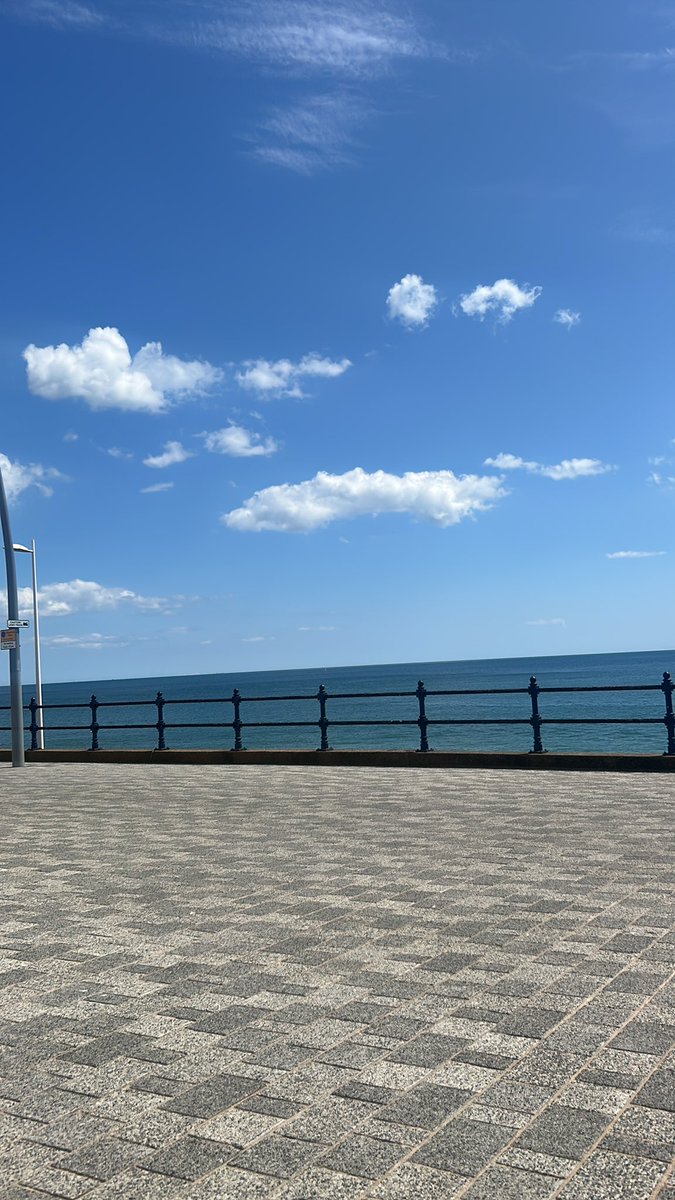 o_geography's tweet photo. Lovely day for some fieldwork 🏖️ https://t.co/pGOPyqDDDm