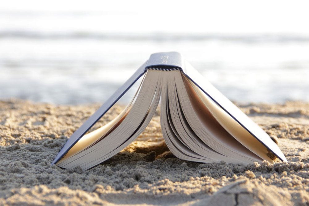 ObispoMunilla's tweet image. Como ya es tradición, os comparto mi listado de LECTURAS RECOMENDADAS PARA VERANO. Está colgado en mi web: enticonfio.org/2025/07/02/lec…
...pero en &quot;Religión en Libertad&quot; lo han publicado con más detalles: religionenlibertad.com/libros/250703/…