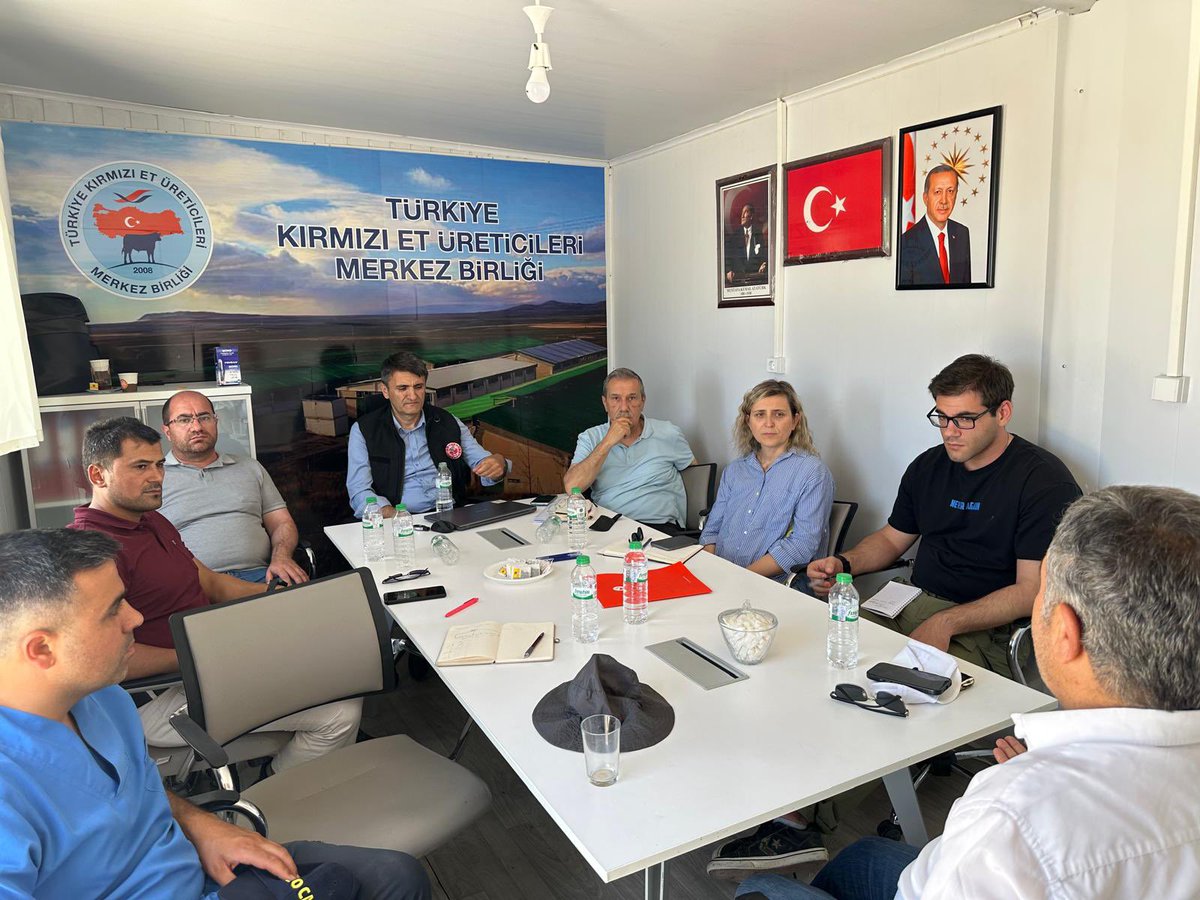 Van İl Tarım ve Orman Müdürlüğü (@vantarimorman65) on Twitter photo İl Müdürümüz Dr. Turgay ŞİŞMAN, Van Kırmızı Et Üreticileri Birliği Başkanı Sabri YILMAZ ile etçi ırk düve üretim projelerinin yürütüleceği tesiste incelemelerde bulundu.
<a href="/ibrahimyumakli/">İbrahim Yumaklı</a> <a href="/tcvanvaliligi/">T.C. Van Valiliği 🇹🇷</a> <a href="/TR_HAYGEM/">Hayvancılık Genel Müdürlüğü</a> <a href="/musagoktas_/">Musa Göktaş</a> <a href="/trgyssmn/">Turgay ŞİŞMAN</a> İl Müdürümüz Dr. Turgay ŞİŞMAN, Van Kırmızı Et Üreticileri Birliği Başkanı Sabri YILMAZ ile etçi ırk düve üretim projelerinin yürütüleceği tesiste incelemelerde bulundu.
<a href="/ibrahimyumakli/">İbrahim Yumaklı</a> <a href="/tcvanvaliligi/">T.C. Van Valiliği 🇹🇷</a> <a href="/TR_HAYGEM/">Hayvancılık Genel Müdürlüğü</a> <a href="/musagoktas_/">Musa Göktaş</a> <a href="/trgyssmn/">Turgay ŞİŞMAN</a>