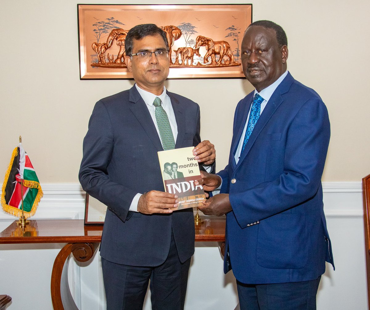 RailaOdinga's tweet image. I have had a fruitful meeting with Ag. Indian High Commissioner, Mr. Sushil Prasad. We discussed the historic bond of friendship and cooperation between Kenya and India, which dates back to before colonial times. It's heartening to see our nations continue to strengthen ties and…