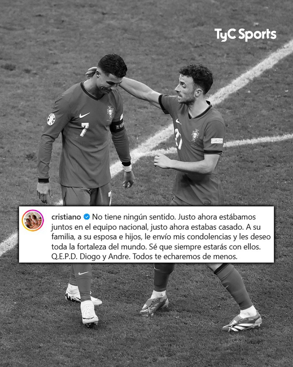 TyCSports's tweet photo. LA DESPEDIDA DE CRISTIANO RONALDO A DIOGO JOTA ⚫😢

El delantero de Liverpool, que venía de ser campeón de la Premier League y de la Nations League con Portugal, falleció a los 28 años en un accidente de tránsito junto a su hermano André Silva, también futbolista profesional de Penafiel.