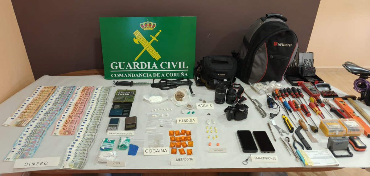 🚨 Desarticulado un punto de venta de drogas en Boiro (A Coruña). 10 detenidos en la #OperaciónJaleaReal. Se incautaron cocaína, heroína, crack y objetos robados. La líder, en prisión. Punto de venta 24h desactivado. #GuardiaCivil #SeguridadCiudadana