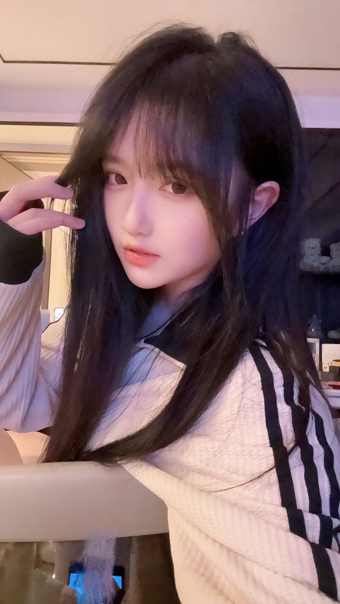 fqyblog's tweet image. 2025.07.03 🎶 抖音 update

“对别人一样的话 明天我就忘了你 ”
🔗 v.douyin.com/aRvgiUTyWLU/

#费沁源 #FEIQINYUAN #番茄鱼