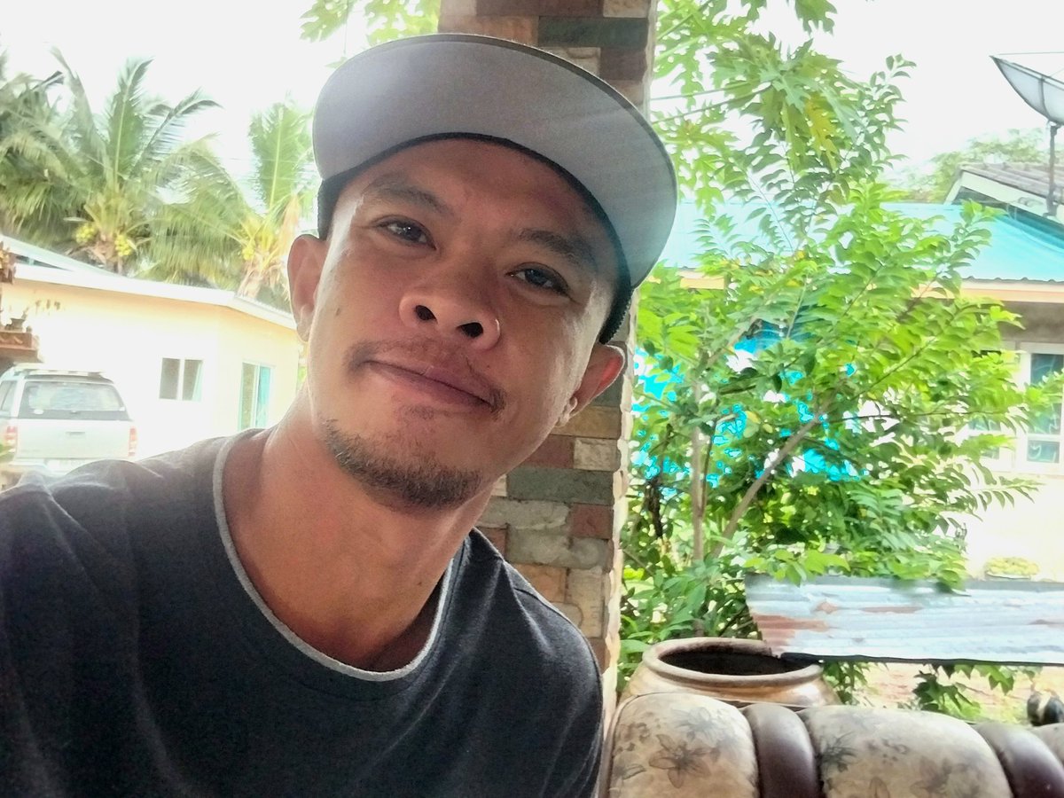 boodarkside1986's tweet photo. ห้ามฝนตกไม่ได้ แต่ก็ป้องกันไม่ให้เปียกได้  ห้ามความทุกข์ไม่ได้  แต่ก็เรียนรู้ที่จะอยู่  เพื่อผ่านพ้นมันไปได้  เข้าใจสิ่งที่มันเป็นไป  อยุ่กับมันให้ได้ในทุกช่วงเวลา ...✌🏻 https://t.co/QatDl1whhs
