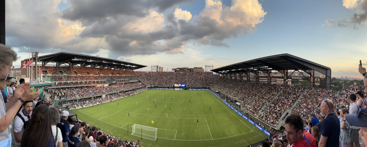 GarimaVSharmaMD's tweet image. Fun time watching @USWNT win 3-0 against our wonderful neighbors 🇨🇦 @AudiField to kick off July 4th weekend! Even better when you see @ISHVnews sign as a major sponsor! Happy #IndependenceDay everyone!