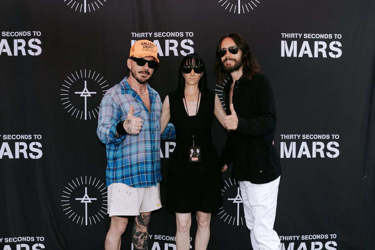 carlamichaels's tweet photo. Very nice seeing and meeting you Guys again here in Germany π€ @JaredLeto @30SECONDSTOMARS Another amazing & really hot Rock Show β¦ππ»πΆπ€π»π₯ππ€ #ThirtySecondsToMars #JaredLeto #ShannonLeto #CarlaMichaels #Singer #Songwriter #Artist #VIP #marsvip #SummerTour2025 #MΓΆnchengladbach https://t.co/AaifGDhpTE