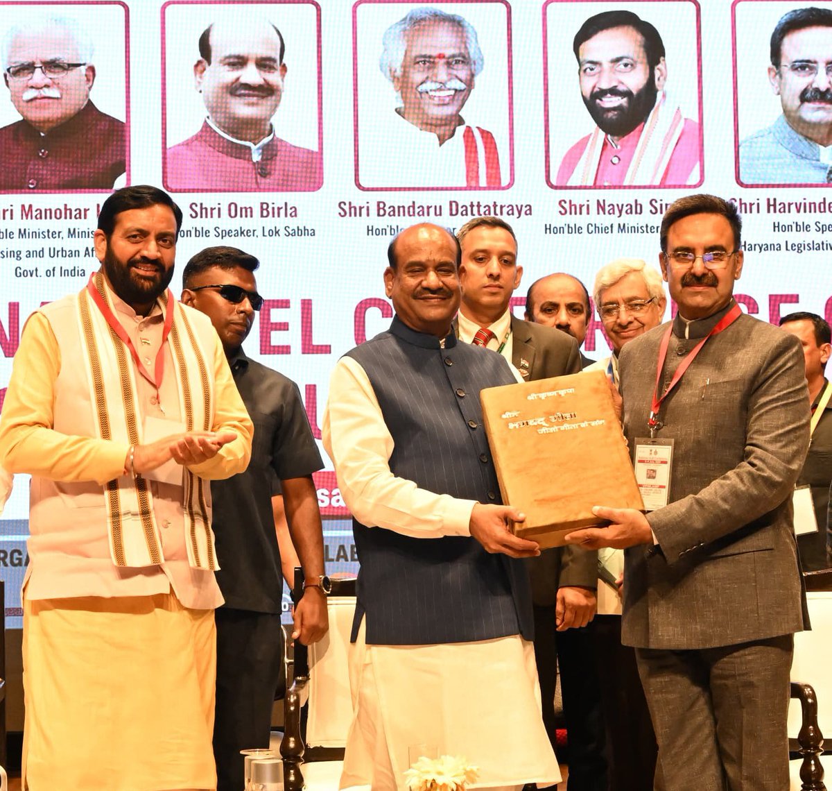 DPR Haryana (@diprharyana) on Twitter photo рд▓реЛрдХрд╕рднрд╛ рдЕрдзреНрдпрдХреНрд╖ рд╢реНрд░реА <a href="/ombirlakota/">Om Birla</a> рдиреЗ рдорд╛рдиреЗрд╕рд░ рд╕реНрдерд┐рдд рдЖрдИрдХреИрдЯ-2 рдкрд░рд┐рд╕рд░ рд╕рднрд╛рдЧрд╛рд░ рдореЗрдВ рд╕рдВрд╡реИрдзрд╛рдирд┐рдХ рд▓реЛрдХрддрдВрддреНрд░ рдХреЛ рд╕реБрджреГрдврд╝ рдХрд░рдиреЗ рдФрд░ рд░рд╛рд╖реНрдЯреНрд░ рдирд┐рд░реНрдорд╛рдг рдореЗрдВ рд╢рд╣рд░реА рд╕реНрдерд╛рдиреАрдп рдирд┐рдХрд╛рдпреЛрдВ рдХреА рднреВрдорд┐рдХрд╛ рд╡рд┐рд╖рдп рдкрд░ рдЖрдпреЛрдЬрд┐рдд рдкреНрд░рдердо рджреЛ рджрд┐рд╡рд╕реАрдп рд░рд╛рд╖реНрдЯреНрд░реАрдп рд╕рдореНрдореЗрд▓рди рдХрд╛ рджреАрдк рдкреНрд░рдЬреНрд╡рд▓рди рдХрд░ рд╢реБрднрд╛рд░рдВрдн рдХрд┐рдпрд╛ред
рдЗрд╕ рдЕрд╡рд╕рд░ рдкрд░ рд╢реНрд░реА рдУрдо рдмрд┐рд░рд▓рд╛ рдиреЗ рдХрд╣рд╛ рдХрд┐ рд▓реЛрдХрд╕рднрд╛ рдЕрдзреНрдпрдХреНрд╖ рд╢реНрд░реА <a href="/ombirlakota/">Om Birla</a> рдиреЗ рдорд╛рдиреЗрд╕рд░ рд╕реНрдерд┐рдд рдЖрдИрдХреИрдЯ-2 рдкрд░рд┐рд╕рд░ рд╕рднрд╛рдЧрд╛рд░ рдореЗрдВ рд╕рдВрд╡реИрдзрд╛рдирд┐рдХ рд▓реЛрдХрддрдВрддреНрд░ рдХреЛ рд╕реБрджреГрдврд╝ рдХрд░рдиреЗ рдФрд░ рд░рд╛рд╖реНрдЯреНрд░ рдирд┐рд░реНрдорд╛рдг рдореЗрдВ рд╢рд╣рд░реА рд╕реНрдерд╛рдиреАрдп рдирд┐рдХрд╛рдпреЛрдВ рдХреА рднреВрдорд┐рдХрд╛ рд╡рд┐рд╖рдп рдкрд░ рдЖрдпреЛрдЬрд┐рдд рдкреНрд░рдердо рджреЛ рджрд┐рд╡рд╕реАрдп рд░рд╛рд╖реНрдЯреНрд░реАрдп рд╕рдореНрдореЗрд▓рди рдХрд╛ рджреАрдк рдкреНрд░рдЬреНрд╡рд▓рди рдХрд░ рд╢реБрднрд╛рд░рдВрдн рдХрд┐рдпрд╛ред
рдЗрд╕ рдЕрд╡рд╕рд░ рдкрд░ рд╢реНрд░реА рдУрдо рдмрд┐рд░рд▓рд╛ рдиреЗ рдХрд╣рд╛ рдХрд┐