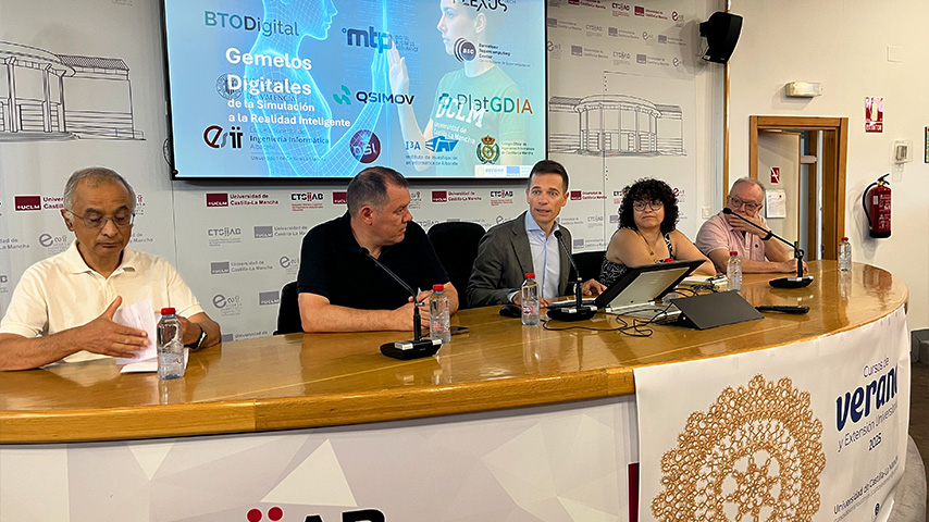 Un curso de verano de la UCLM muestra la tecnología puntera de los gemelos digitales.
Se celebra el 3 y 4 de julio en el Campus de Albacete con más de una treintena de participantes.
uclm.es/noticias/notic…