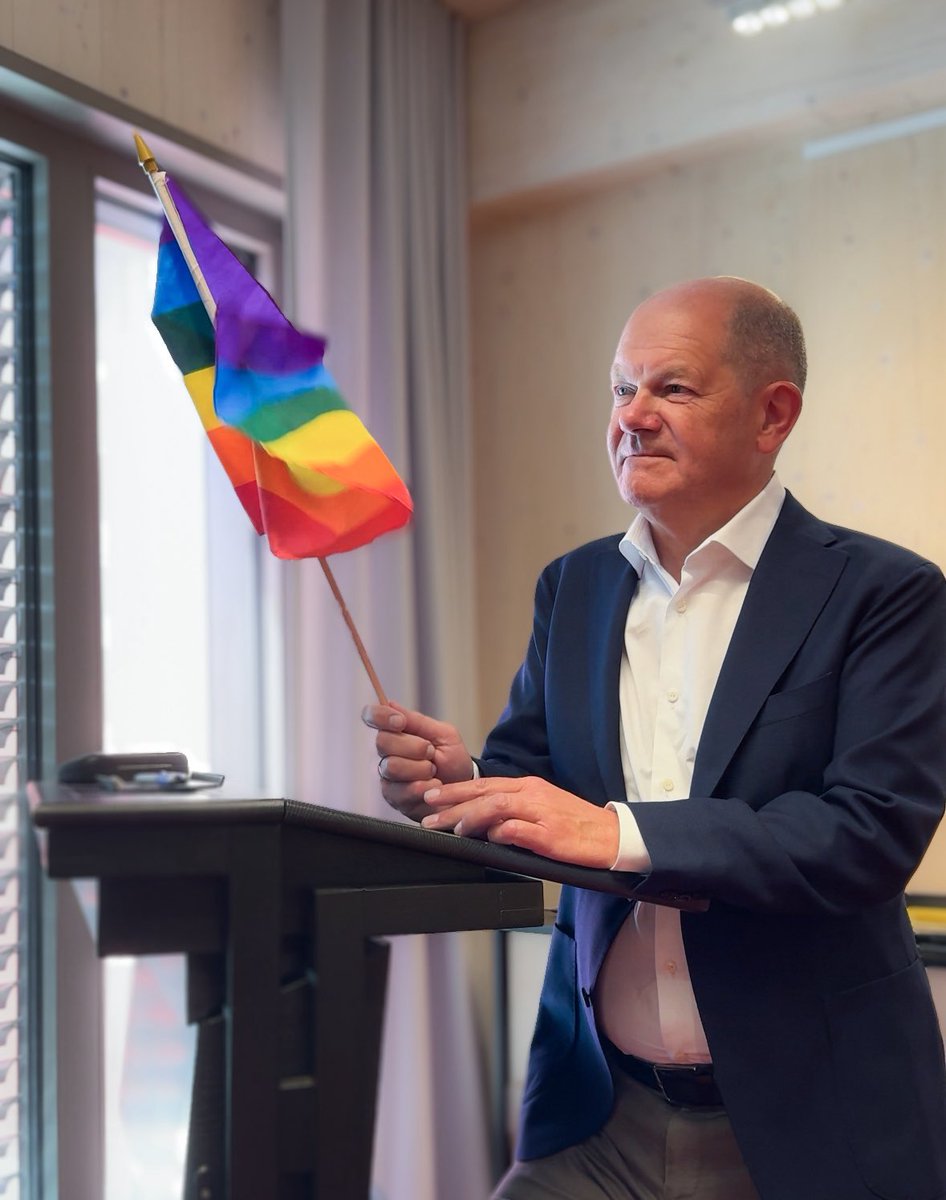 helge gilberg (@helgegilberg) on Twitter photo Bundeskanzler, ade Olaf Scholz, weiß, was ich gehört! Danke für dieses klare und deutliche Statement. Was man vom amtierenden BK ja nicht erwarten kann. Für ihn sind wir hier in einem Zirkus <a href="/KanzlerScholz/">Bundeskanzler a.D. Olaf Scholz</a> danke für dieses unfassbar klare Zeichen Bundeskanzler, ade Olaf Scholz, weiß, was ich gehört! Danke für dieses klare und deutliche Statement. Was man vom amtierenden BK ja nicht erwarten kann. Für ihn sind wir hier in einem Zirkus <a href="/KanzlerScholz/">Bundeskanzler a.D. Olaf Scholz</a> danke für dieses unfassbar klare Zeichen