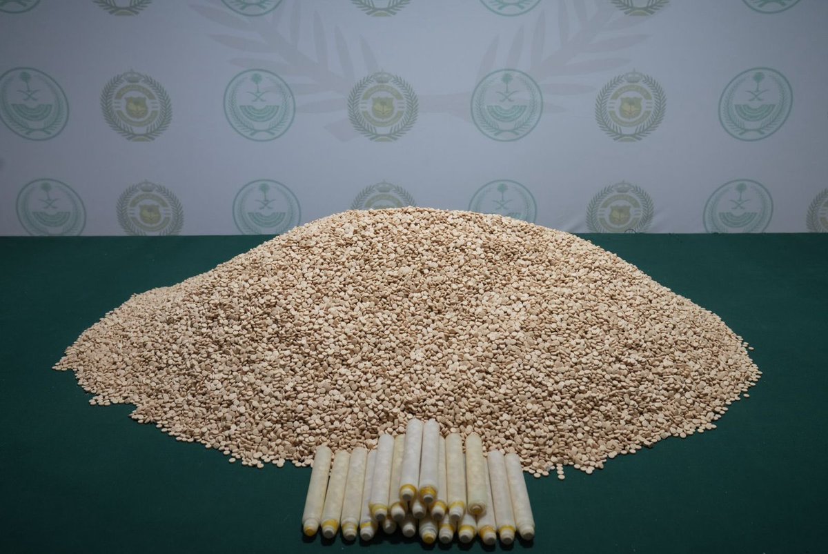 مكافحة المخدرات :

ضبط (411,546) قرصًا من مادة الإمفيتامين المخدر مخبأة داخل أنابيب بلاستيكية في أحشاء كائنات حية (أغنام) بمنطقة صحراوية في محافظة حفرالباطن.

-