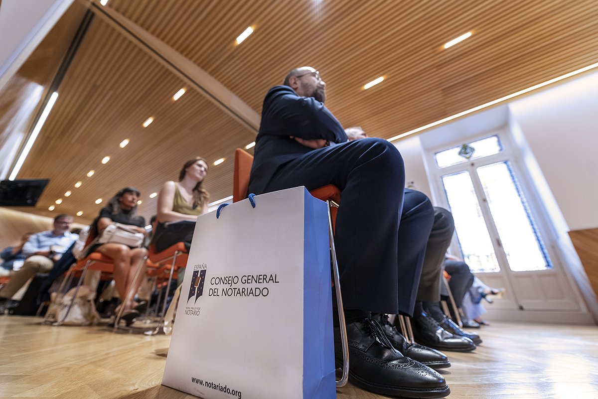 Cursos de Verano UCM (@cursosveranoucm) on Twitter photo El Consejo General del Notariado (<a href="/Notarios_ES/">Notarios de España</a>) consolida su presencia en los #CursosVeranoUCM con una jornada sobre “Prevención del blanqueo de capitales: territorios de riesgo”.
Mariano García Fresno y Pedro Galindo, junto a expertos tributarios y judiciales, analizaron 52 El Consejo General del Notariado (<a href="/Notarios_ES/">Notarios de España</a>) consolida su presencia en los #CursosVeranoUCM con una jornada sobre “Prevención del blanqueo de capitales: territorios de riesgo”.
Mariano García Fresno y Pedro Galindo, junto a expertos tributarios y judiciales, analizaron 52