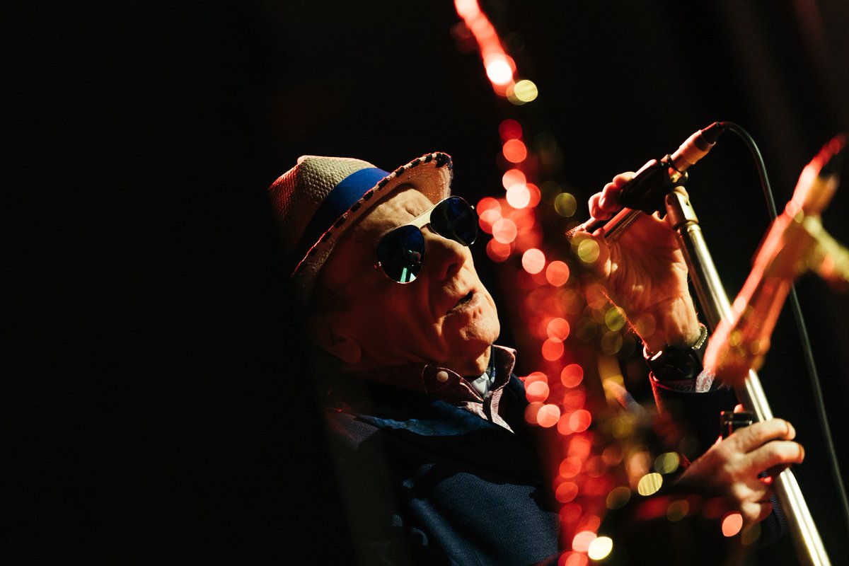 vanmorrison's tweet image. Another chart and career milestone for Van Morrison.
“Remembering Now” has debuted at No. 1 on Billboard’s Blues Albums chart, maintaining his streak of chart-topping releases through his 60 year career.
All 4 albums Van has had on the Blues Album chart have reached No.1! 🏆