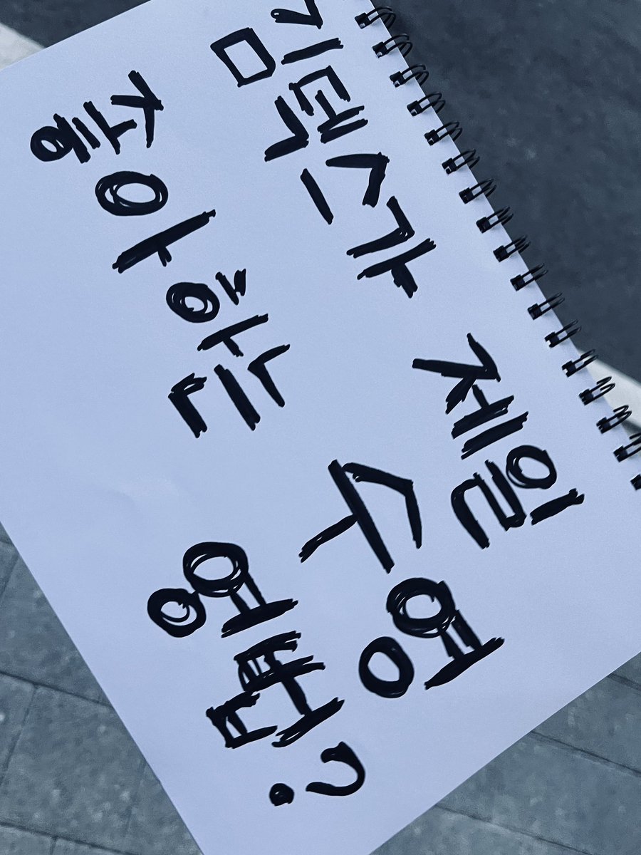 뵤.. tweet media