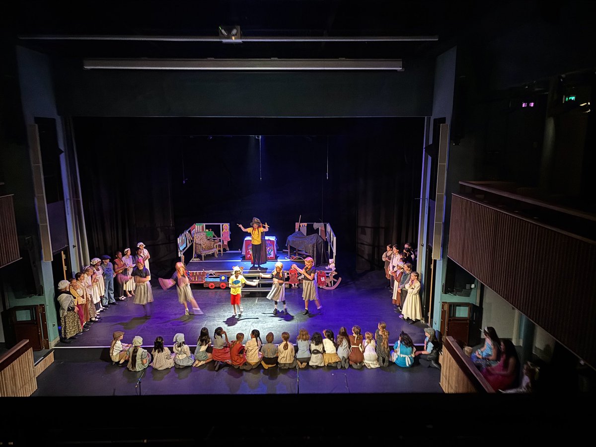 St Augustine’s Catholic Primary Academy (@staugustinesng3) on Twitter photo Thank you <a href="/NottsHigh/">Nottingham High School</a>, we loved the performance of Pinocchio’s son.
Bravo! 👏🏾👏🏾👏🏾 Thank you <a href="/NottsHigh/">Nottingham High School</a>, we loved the performance of Pinocchio’s son.
Bravo! 👏🏾👏🏾👏🏾