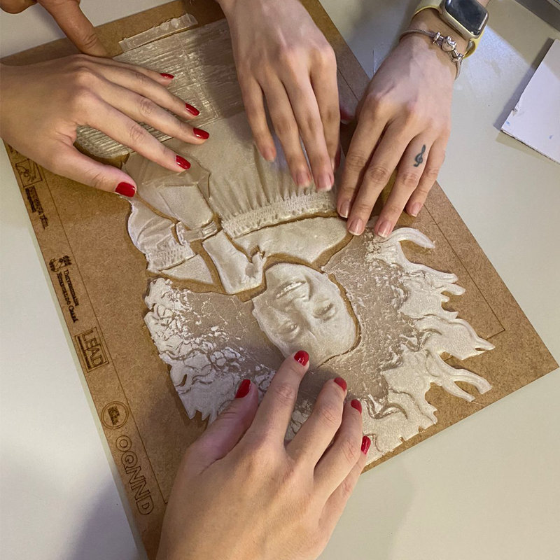 SeedPhoto's tweet image. 📸🤲 In 2019, tactile photography was developed to help visually impaired individuals experience images through touch. Using 3D printing and specialized materials, this technology transforms photos into physical, tactile forms, offering a new way to engage with photography.…