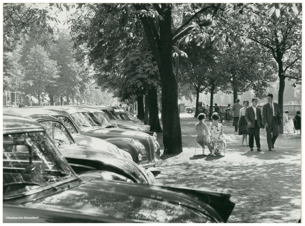 Stadt Düsseldorf (@duesseldorf) on Twitter photo #ThrowbackThursday: Flanieren entlang der Königsallee (ca. 1968).🚶♀️🌳
Danke an das <a href="/StadtarchivD/">Stadtarchiv Düsseldorf</a> für das tolle Bild! #ThrowbackThursday: Flanieren entlang der Königsallee (ca. 1968).🚶♀️🌳
Danke an das <a href="/StadtarchivD/">Stadtarchiv Düsseldorf</a> für das tolle Bild!