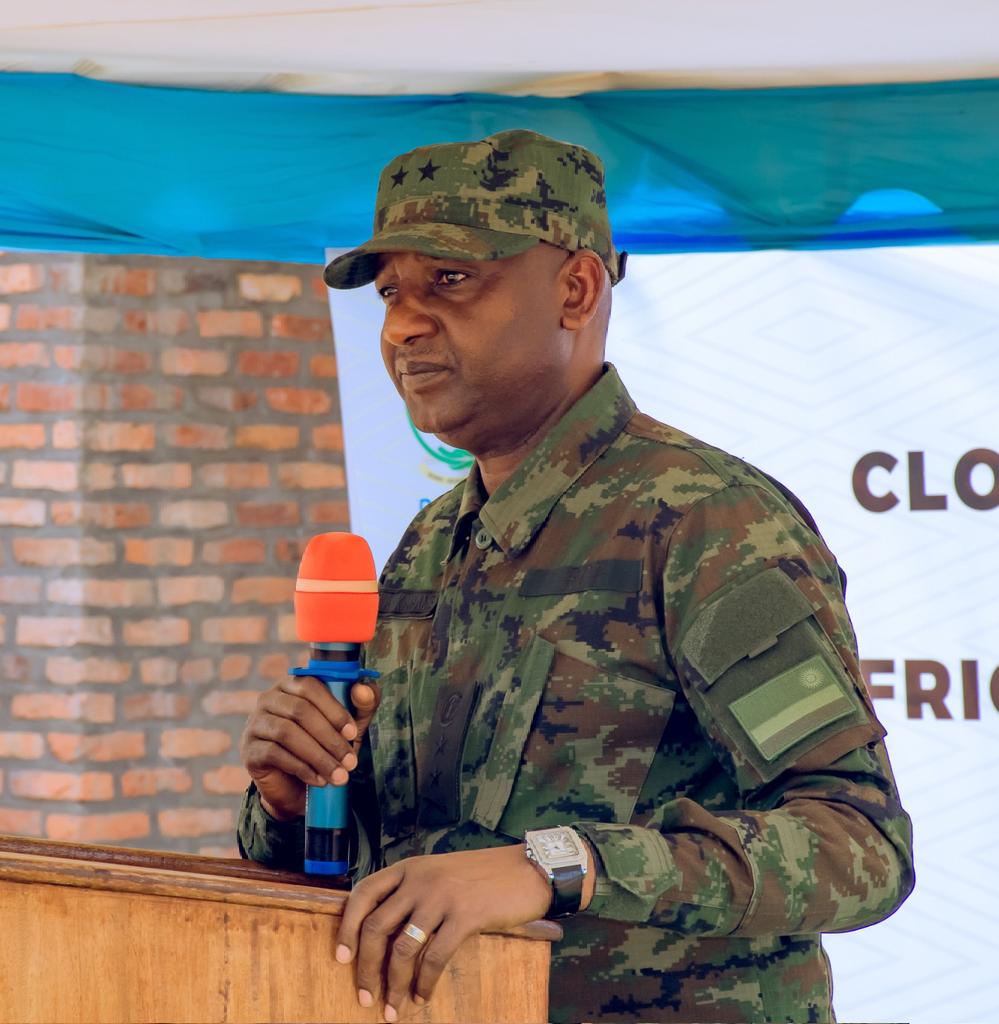 Nonese mwabonye update yabaye kuri uniform za RDF?

Amabara y'idarapo yagabanyirijwe saturation kugira ngo Camouflage ibe neza kurutaho(Nka maneko wanyu niyo analysis mbahaye)🥳

Before Vs After