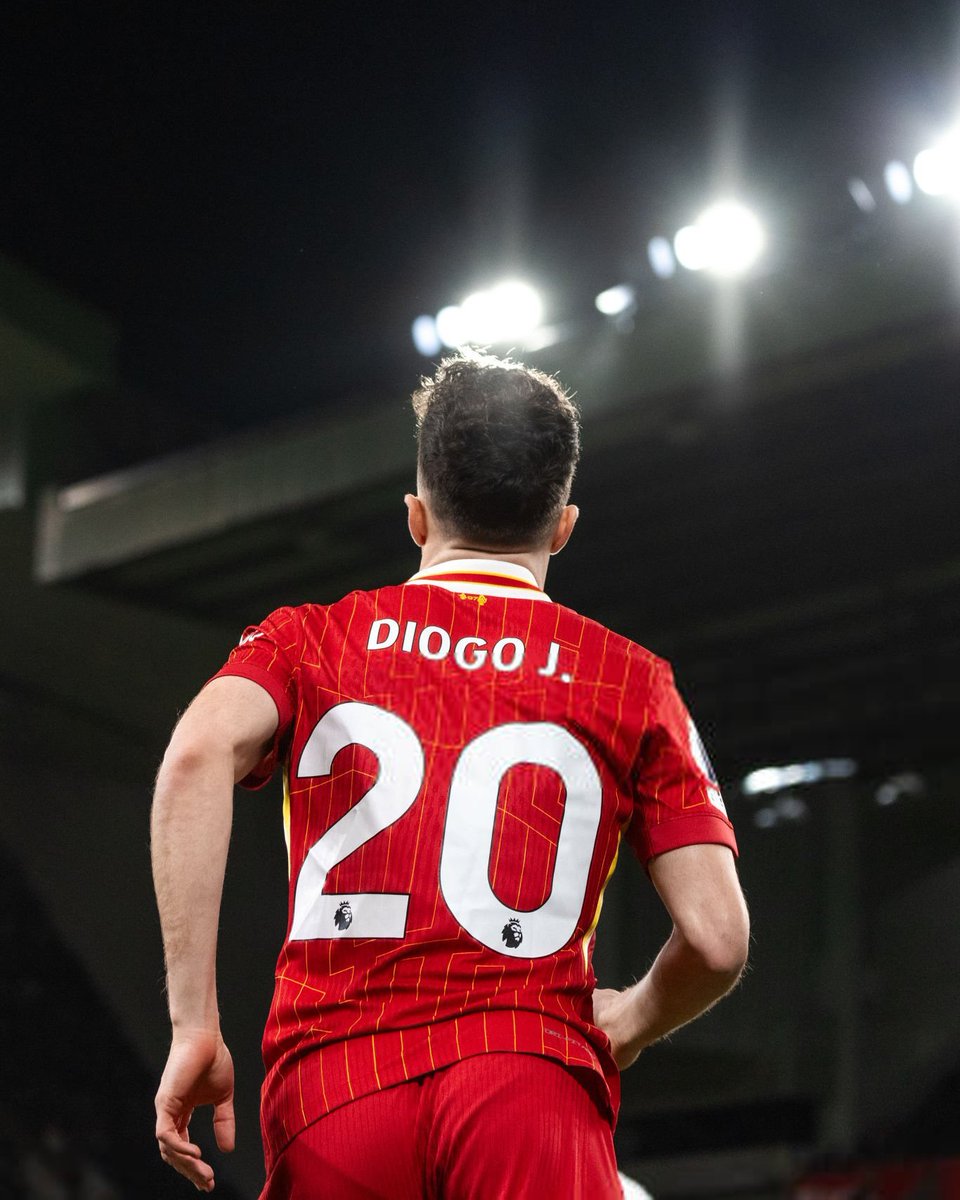 WeAreLivpool's tweet image. Você usou a número 20, no ano que ganhamos a 20ª.
Você nos levou à vitória, várias e várias vezes.
O cara de Portugal, que conquistou Liverpool.
Melhor que o Figo, a gente sempre soube.

Seu nome, Diogo, será cantado pra sempre. Seu legado será pra sempre. Você já é eterno ❤️