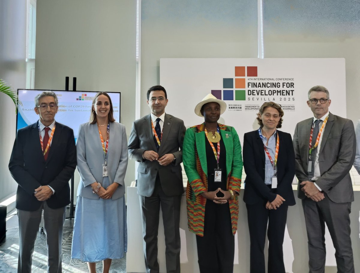 South Centre (@south_centre) on Twitter photo Dr. Carlos Correa, ED <a href="/South_Centre/">South Centre</a> spoke at #FfD4 Side Event by <a href="/COP29_AZ/">COP29 Azerbaijan</a> on ‘Implementation of COP29 Finance Outcomes’, commending achievements of the Azerbaijan presidency at #COP29 & highlighted the need to address imbalances in the access to & composition of climate finance. Dr. Carlos Correa, ED <a href="/South_Centre/">South Centre</a> spoke at #FfD4 Side Event by <a href="/COP29_AZ/">COP29 Azerbaijan</a> on ‘Implementation of COP29 Finance Outcomes’, commending achievements of the Azerbaijan presidency at #COP29 & highlighted the need to address imbalances in the access to & composition of climate finance.