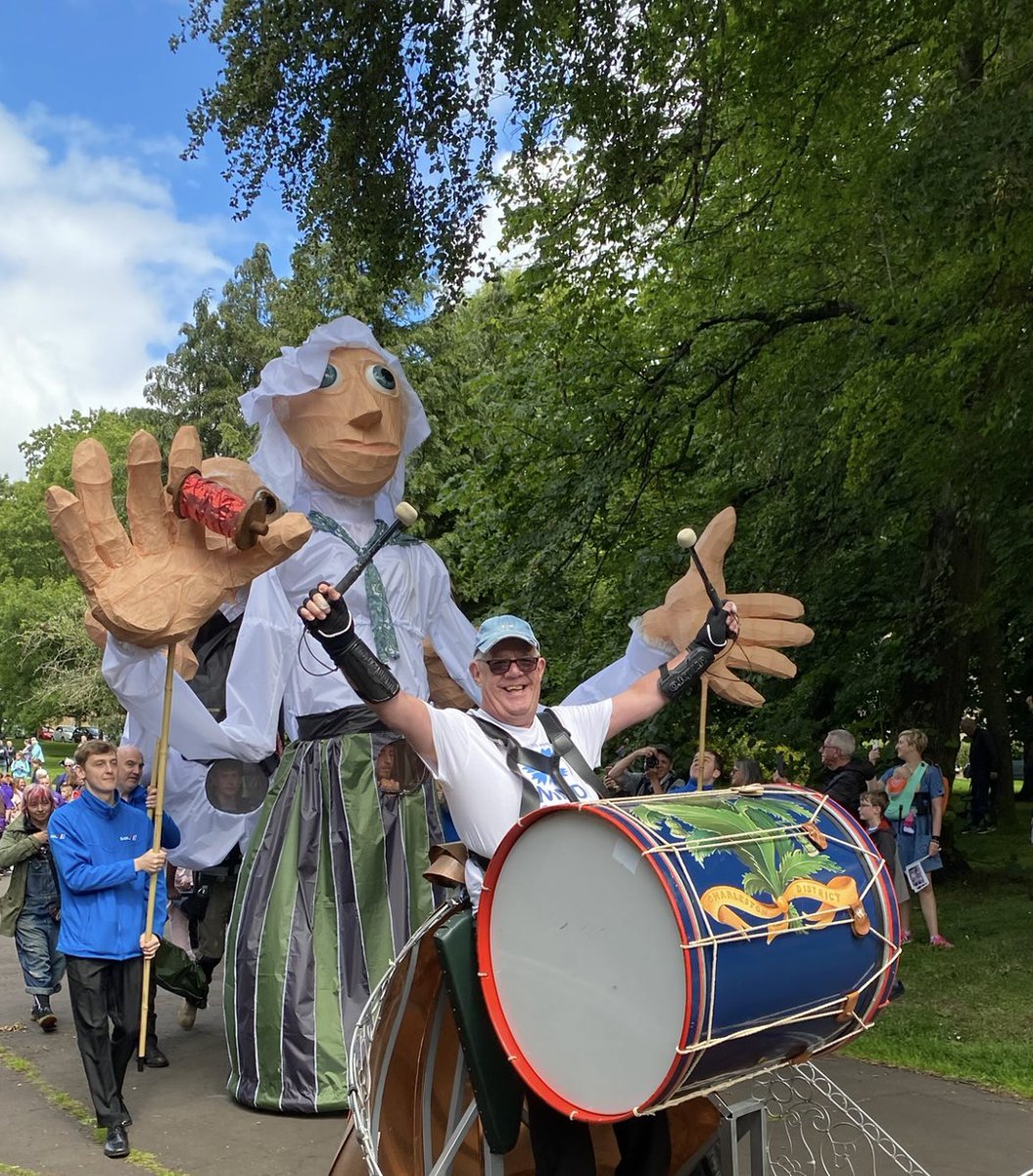 NeilBibby's tweet image. 🥁 Tony Lawler is a true Paisley legend.
He has laid down his drumsticks after 33 years of leading the town’s Sma’ Shot Day parade. A festival that remembers the weavers’ victory for fair pay.
Thank you Tony! @TonyLawler2