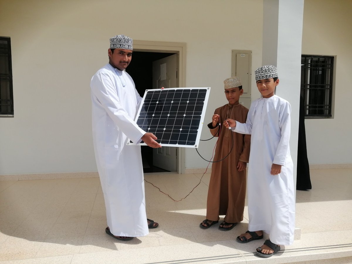 شارك قسم الإبتكار والأولمبياد العلمي بالداخلية في (ملتقى العقول المبدعة) الذي نظمه مركز إبن النظر للعلوم والإبتكار بسمائل يومي الثلاثاء والأربعاء 1 - 2 يوليو 2025 بالتنظيم والإعداد والمشاركة الفاعلة بتنفيذ ورش علمية عن الطاقة المتجددة في ضوء رؤية عمان 2040 والهيدروجين الأخضر .