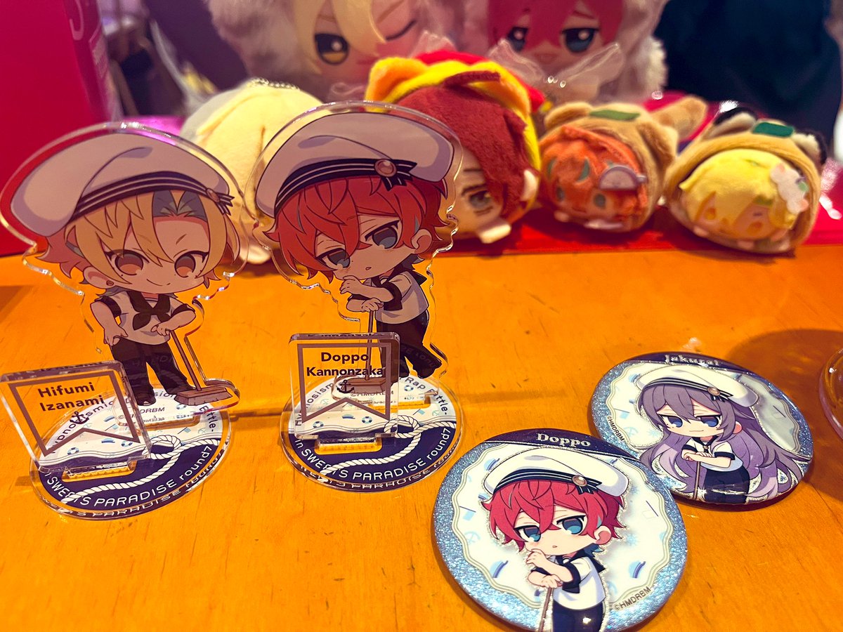 Crescent_Avalon's tweet image. アクスタと缶バッジ2個ずつ買って自引きした😭運良すぎでは……！