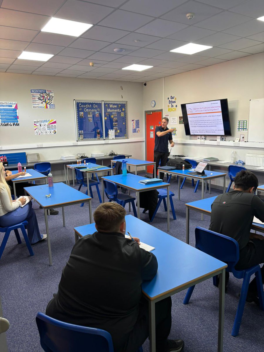 reintegreat's tweet photo. ππ This morning, our Year 11 group engaged in a thoughtful Pixl Edge theory lesson! They learned all about how to protect each other in society. π‘οΈπ€ Such important discussions to foster a safe and caring community! Keep shining, Year 11! π¬β¨
#PixlEdge #SafetyFirst #CommunityLove