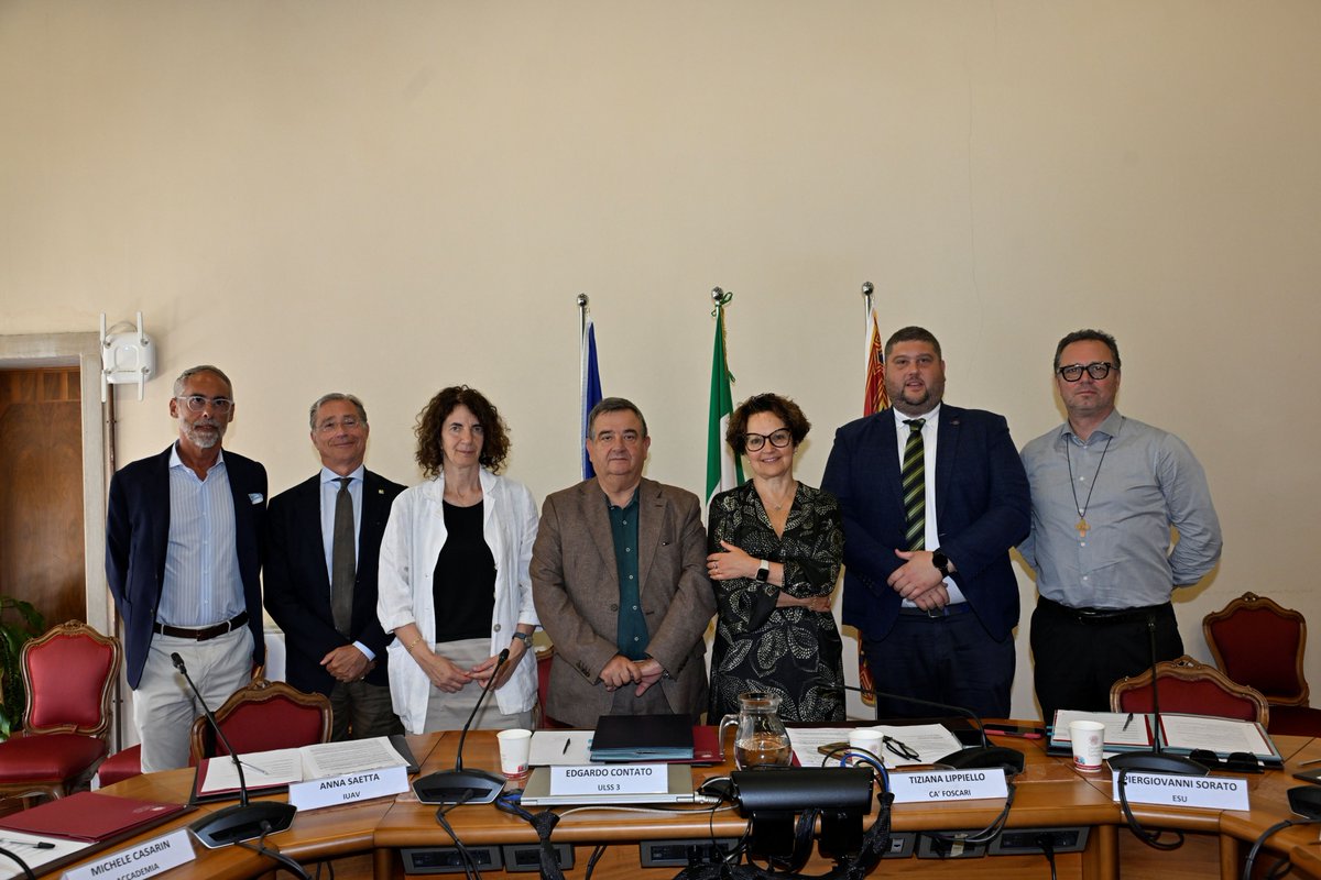 Unive Ca' Foscari (@cafoscari) on Twitter photo 🤝Studentesse e studenti fuori sede, italiani e internazionali: al via a Venezia il servizio di medico di assistenza primaria gratuito. Firmato accordo tra ULSS 3, <a href="/Esu_Venezia/">ESU Venezia</a>, #CaFoscari, <a href="/iuav/">Università Iuav di Venezia</a>, Accademia di Belle Arti, <a href="/ConservatorioVe/">ConservatorioVenezia</a>, <a href="/IUS_VE/">IUSVE - Istituto Universitario Salesiano Venezia</a>.
➡️bit.ly/CF_AssistenzaM… 🤝Studentesse e studenti fuori sede, italiani e internazionali: al via a Venezia il servizio di medico di assistenza primaria gratuito. Firmato accordo tra ULSS 3, <a href="/Esu_Venezia/">ESU Venezia</a>, #CaFoscari, <a href="/iuav/">Università Iuav di Venezia</a>, Accademia di Belle Arti, <a href="/ConservatorioVe/">ConservatorioVenezia</a>, <a href="/IUS_VE/">IUSVE - Istituto Universitario Salesiano Venezia</a>.
➡️bit.ly/CF_AssistenzaM…