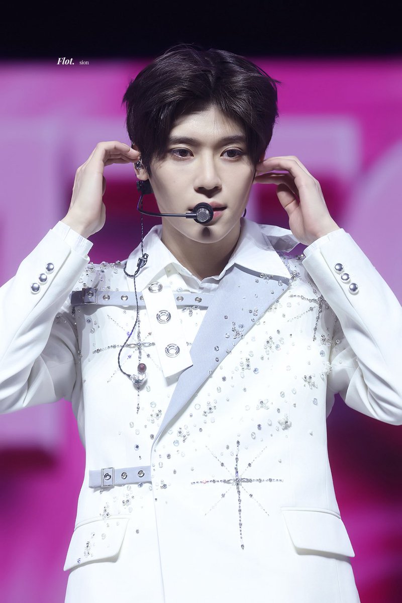 𝐹𝑙𝑜𝑡. tweet media