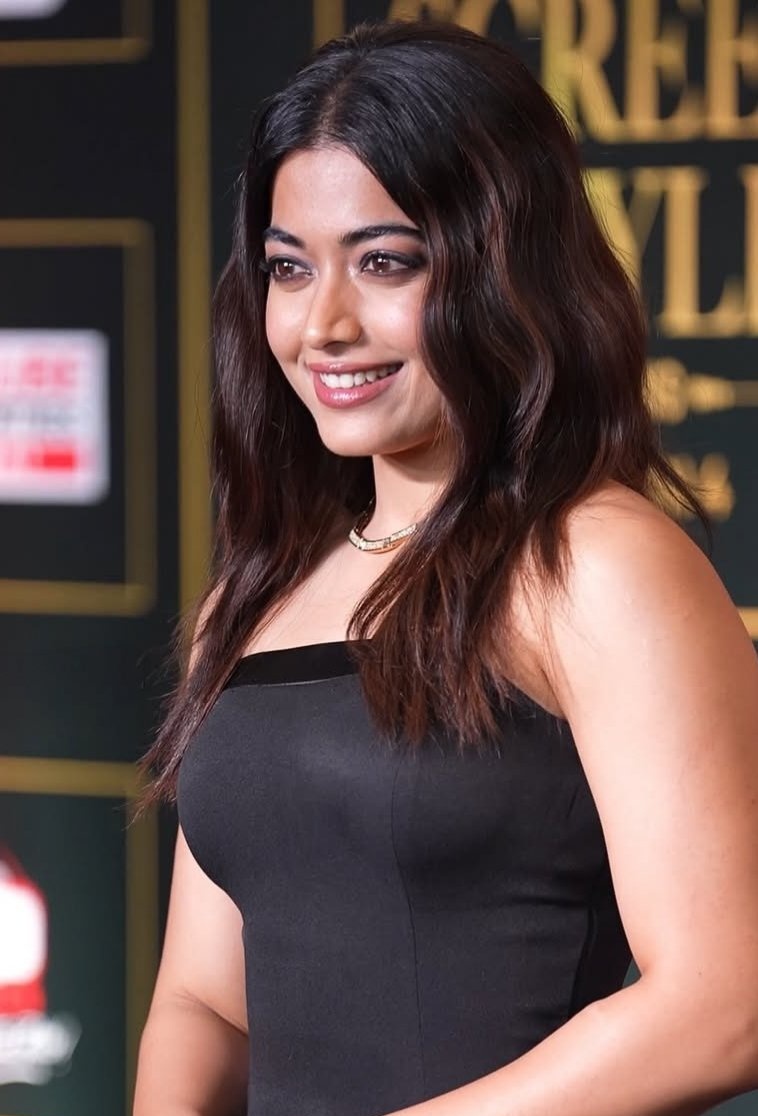 Rashmikadelhifc's tweet photo. Here's to our favorite Rashmika! Sending you so much love. #ForTheLoveOfRashmika https://t.co/juyNoSc9lo