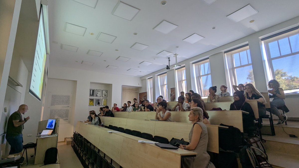 ArqusAlliance's tweet image. 📌 The first-ever Arqus #StudentLab has already started in @VU_LT‼️

18 #ArqusStudents are working in 3 teams to co-create meaningful change in #HigherEducation 💡

🔗 More info: arqus-alliance.eu/call/arqus-stu…