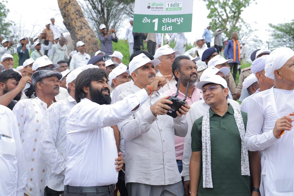 ChaudhryShankar's tweet photo. Aligned with the visionary leadership of Hon’ble PM Shri @NarendraModi Ji, a seed ball campaign has begun near Ambaji in the Aravalli hills. A big push for greener forests under the Aravalli Green Wall Project! https://t.co/NVAXl9KOTj
