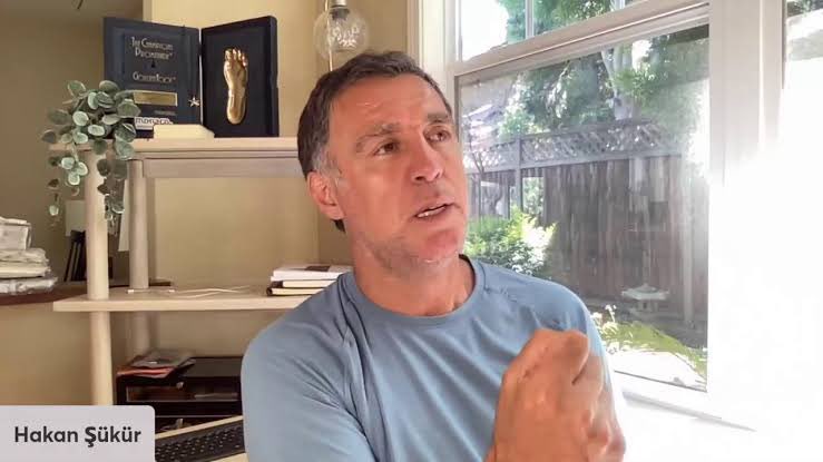 FETÖCÜ Hakan Şükür:

“Bugün 3 Temmuz, iki kelam da biz edelim.

Fenerbahçe’ye kumpas yapılınca bazı takımlar güçlenip buralara geldi ama herkes melek, biz hain olduk.

Daha önce de söyledim.
Şampiyonlukların 8’inde direkt, 14’ünde endirekt katkımız oldu.”

-Hakan Şükür YouTube