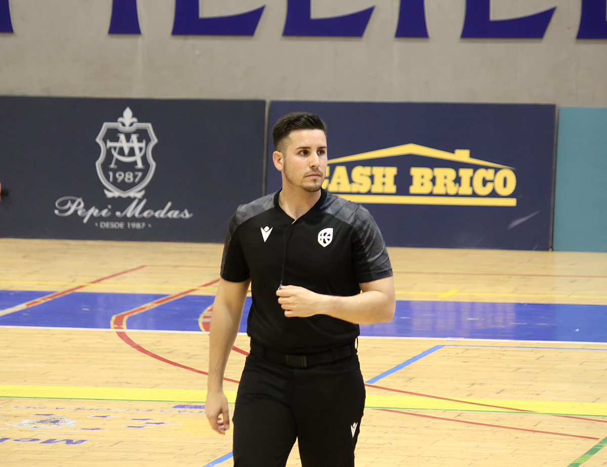 MelillenseBaloncesto (@fmbmelilla) on Twitter photo #ÁrbitrosFMB | ¡¡Tres árbitros melillenses en categorías <a href="/BaloncestoESP/">Baloncesto España</a> para la 25/26!!
➡️ G1: Juan Ramón Hurtado
➡️ G2: Javier Almansa
➡️ G3: Miguel Ángel Ayala
👏 👏 ¡¡Mucha suerte a todos en esta nueva temporada!! 🍀 🍀
#seguimostrabajando #ÁrbitrosFMB | ¡¡Tres árbitros melillenses en categorías <a href="/BaloncestoESP/">Baloncesto España</a> para la 25/26!!
➡️ G1: Juan Ramón Hurtado
➡️ G2: Javier Almansa
➡️ G3: Miguel Ángel Ayala
👏 👏 ¡¡Mucha suerte a todos en esta nueva temporada!! 🍀 🍀
#seguimostrabajando