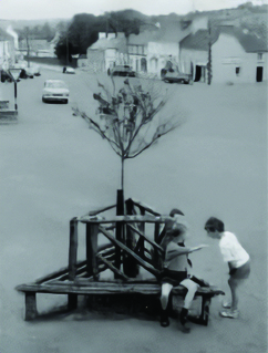 TidyTownsIre's tweet image. #ThrowbackThursday

In 1966 Ballyjamesduff, Co Cavan, won the National TidyTowns Award, and came back to win again in 1967! Ballyjamesduff&apos;s other claim to fame is &quot;Come Back Paddy Reilly&quot;, written by Percy French, inspired by the emigration of Paddy Reilly from the town.