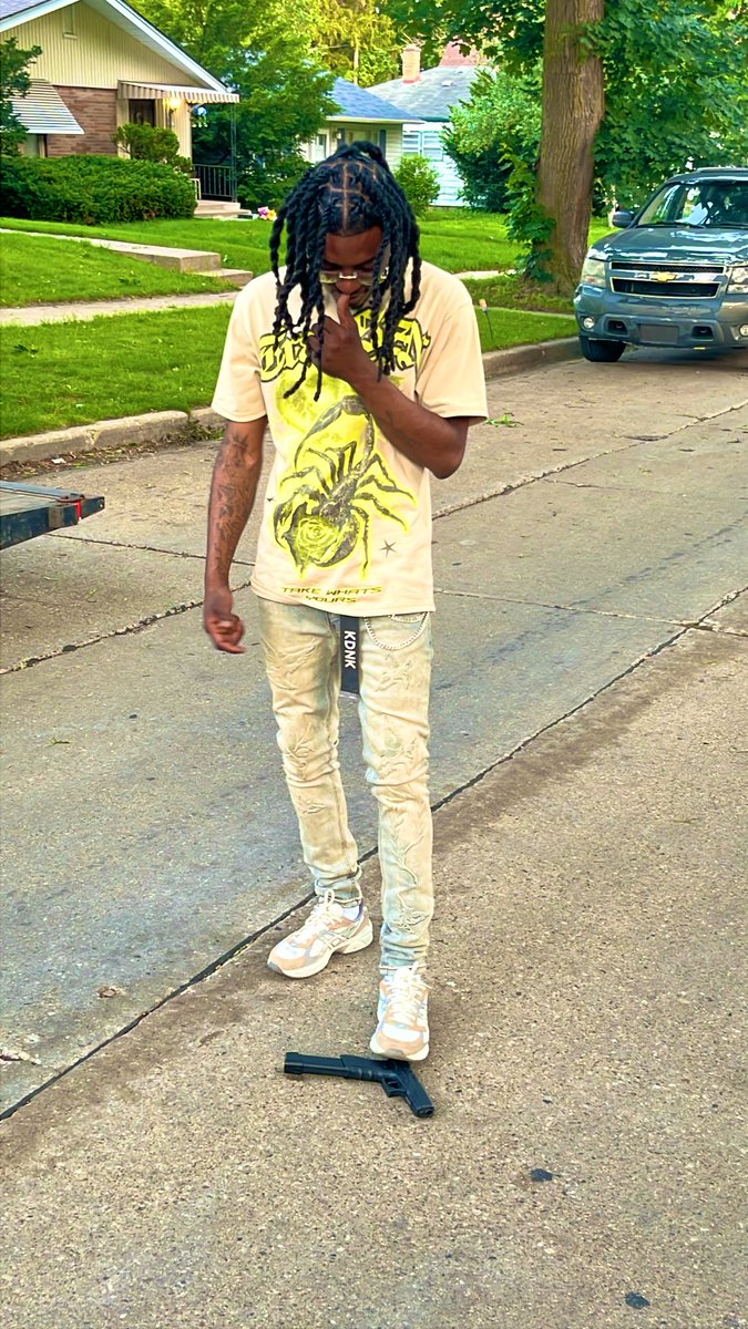 YMBVon1's tweet photo. I could pull up brddd or I could 💥 let the semi blam 
#AllLoveLost https://t.co/B9eMw1f9xQ