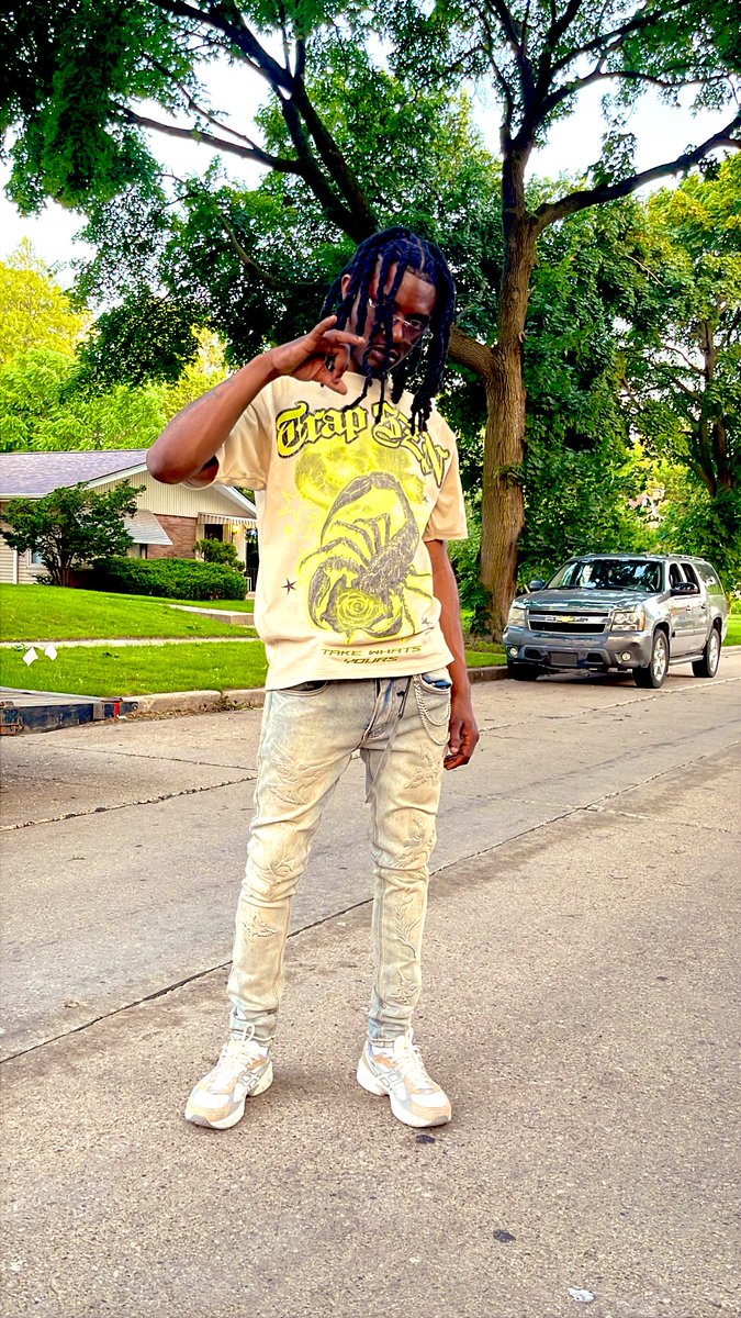 YMBVon1's tweet photo. I could pull up brddd or I could 💥 let the semi blam 
#AllLoveLost https://t.co/B9eMw1f9xQ
